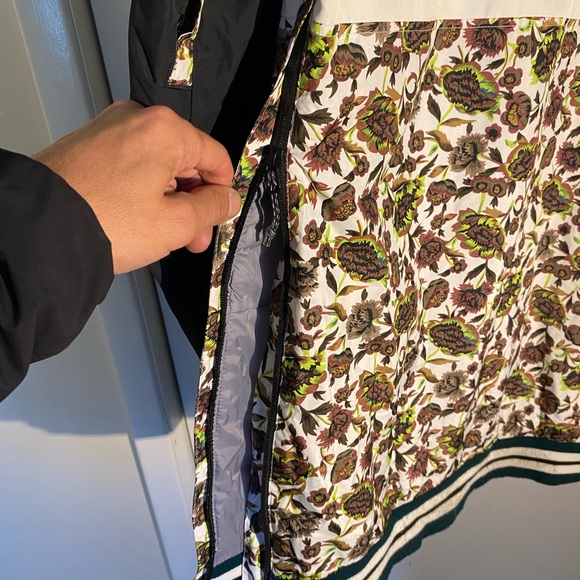 Burton Black and White Ski Jacket with Modern Color Blocking - Picture 4 of 5